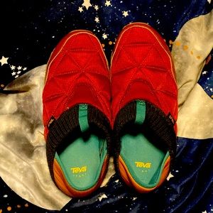 Teva ReEmber Red Argon Moc Patchwork women’s size 9